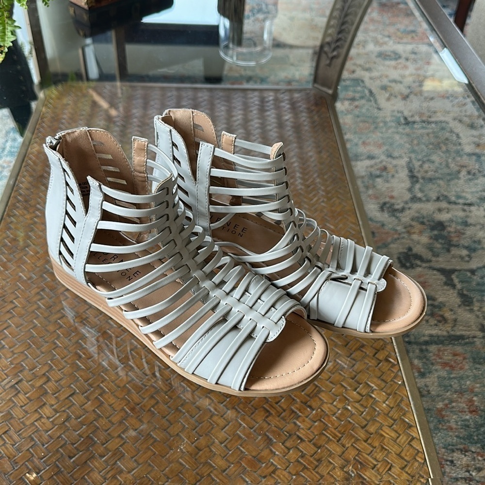 Journee Collection Strappy Sandals - Light Gray size 8.5